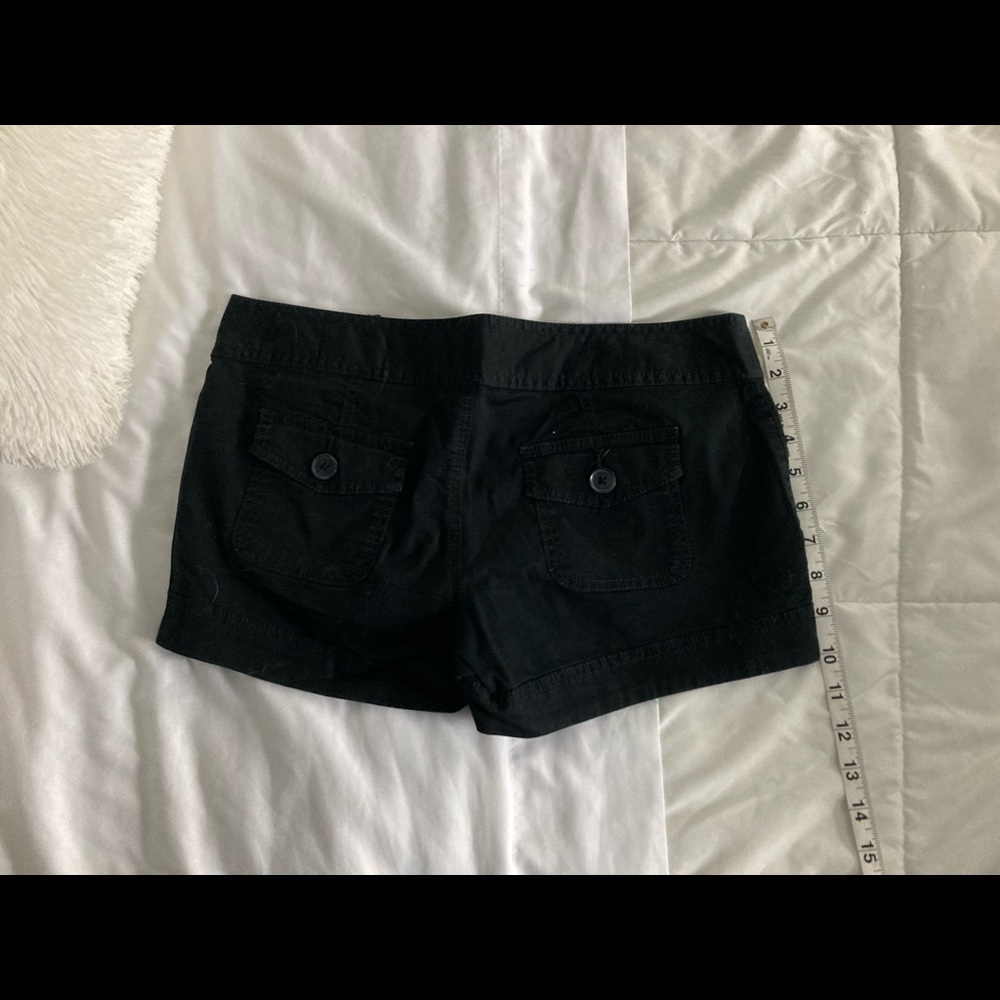 Express Shorts - Picture 2 of 3